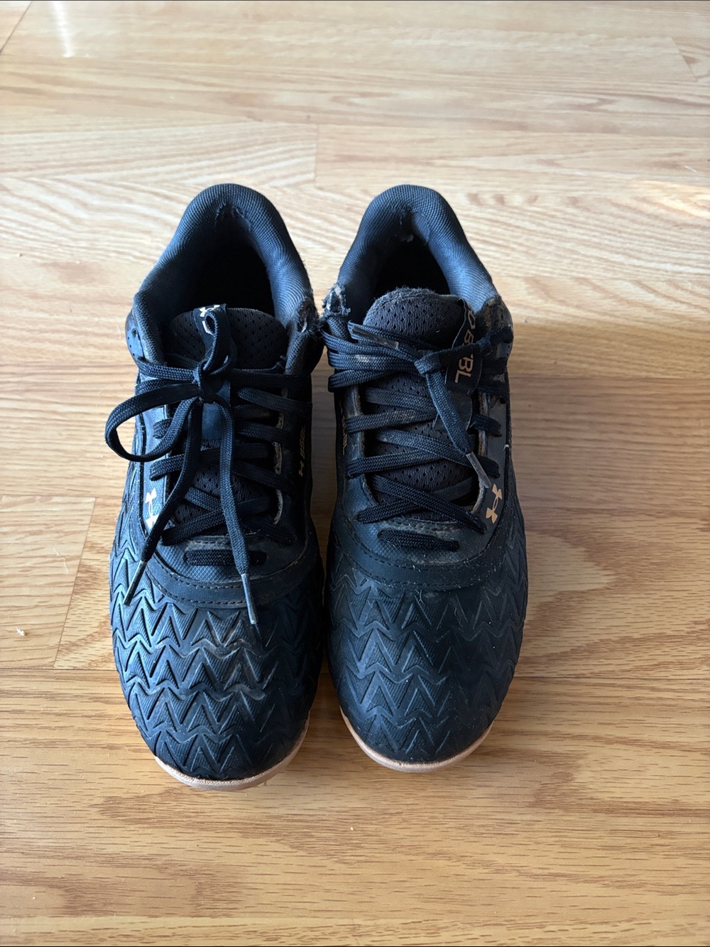 Under Armour Black Lace-Up Baseball Cleats Size 8